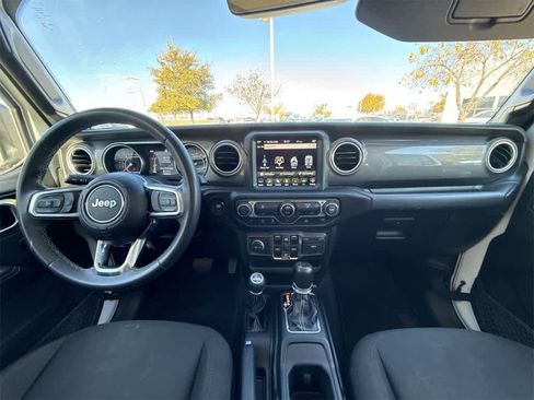 Used 2023 Jeep Gladiator Overland image 14