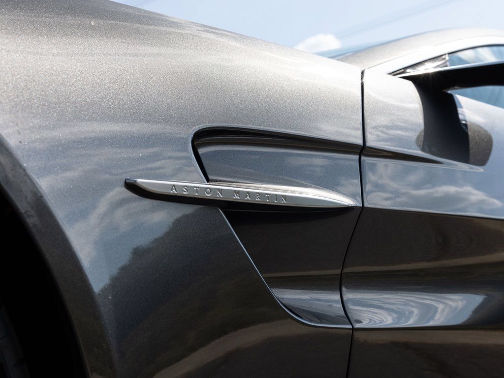 Used 2025 Aston Martin V8 Vantage Coupe RWD image 19