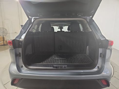 Used 2023 Toyota Highlander XLE AWD/4WD image 23
