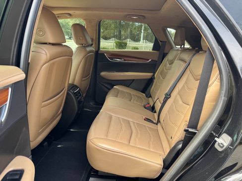 Used 2017 Cadillac XT5 Platinum AWD/4WD image 12