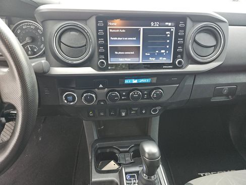 Used 2022 Toyota Tacoma TRD Off-Road image 17