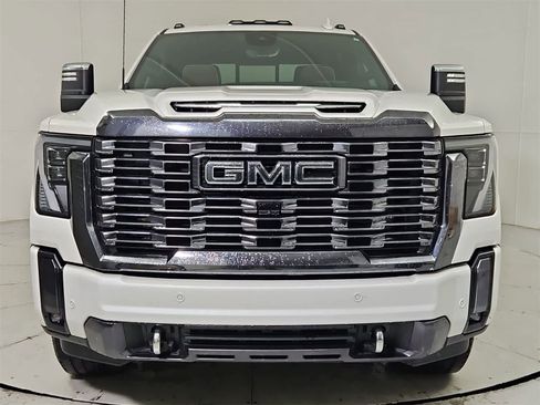Used 2024 GMC Sierra 3500 Denali Ultimate image 9