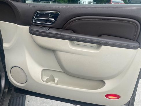 Used 2013 Cadillac Escalade Platinum AWD/4WD image 29
