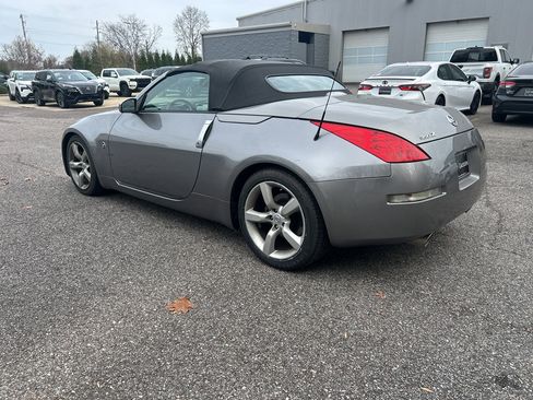 Used 2008 Nissan 350Z Touring image 5