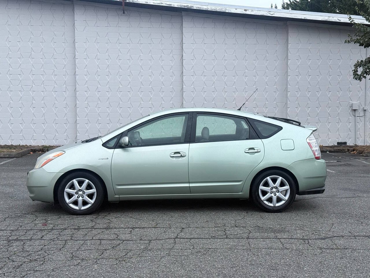 Used 2007 Toyota Prius Touring w/ Pkg 6 Touring Edition FWD image 5