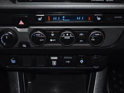 Used 2020 Toyota Tacoma TRD Sport image 19