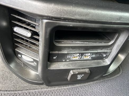 Used 2022 RAM 1500 Laramie AWD/4WD image 30