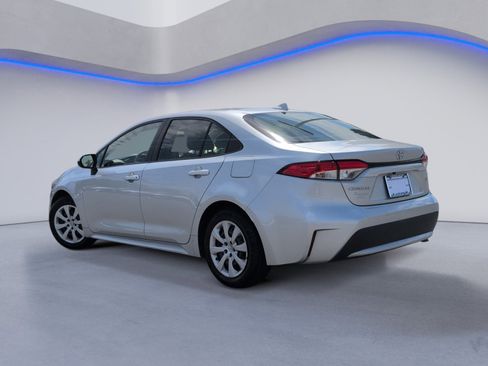 Used 2022 Toyota Corolla LE image 9