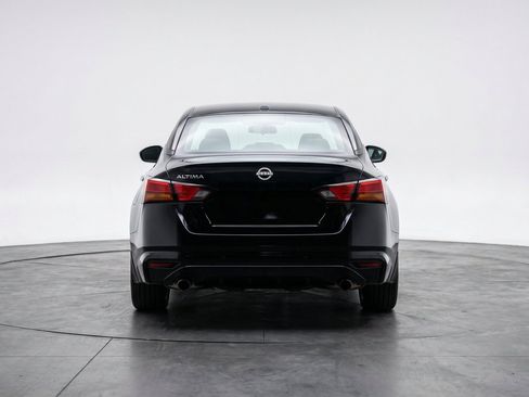 Used 2025 Nissan Altima 2.5 SV FWD image 7
