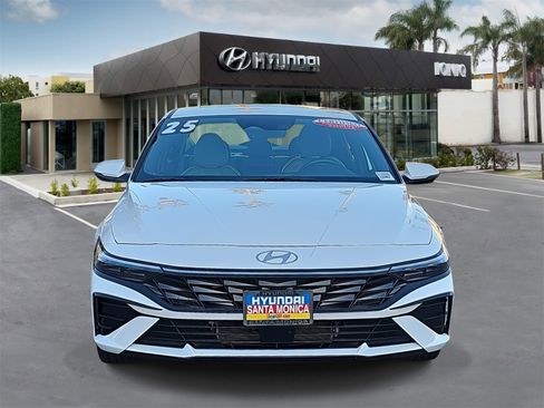 Certified 2025 Hyundai Elantra Limited image 8