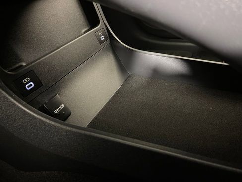 Certified 2025 Toyota bZ4X FWD image 30