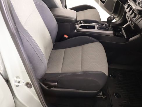 Used 2022 Toyota Tacoma TRD Off-Road image 13