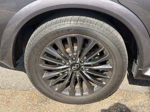 Used 2024 INFINITI QX80 Sensory AWD/4WD image 5