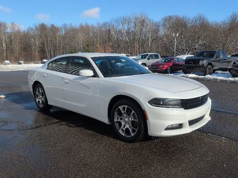 Used 2017 Dodge Charger SXT w/ Driver Confidence Group image 9