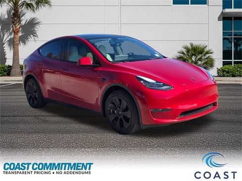 Used 2023 Tesla Model Y Long Range image 3