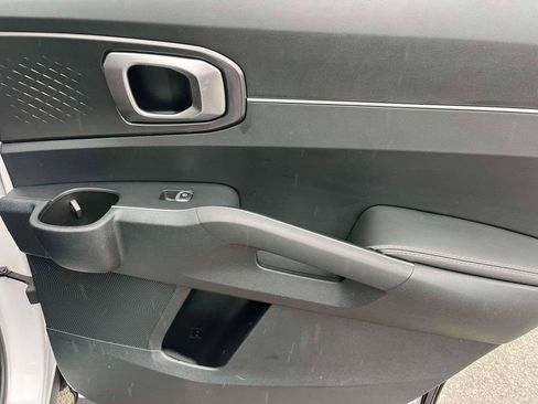 Used 2025 Kia Sorento LX FWD image 8