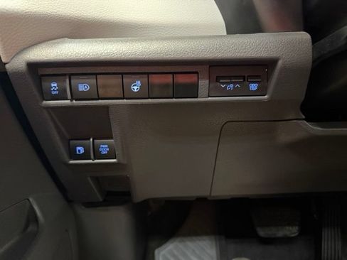 Used 2022 Toyota Sienna XLE FWD image 12