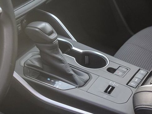 Used 2020 Toyota Highlander L image 26