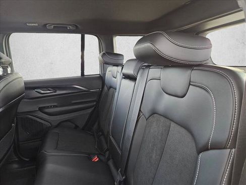 New 2025 Jeep Grand Cherokee Altitude image 18