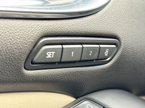 Used 2024 Buick Enclave Avenir image 17