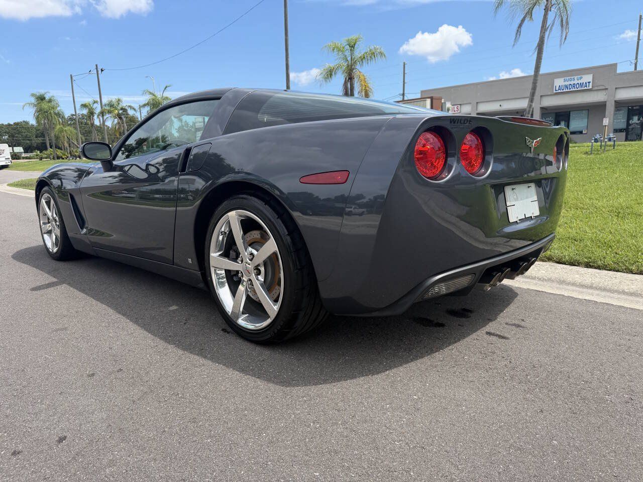 Used 2009 Chevrolet Corvette Coupe w/ Z51 Performance Package RWD image 4