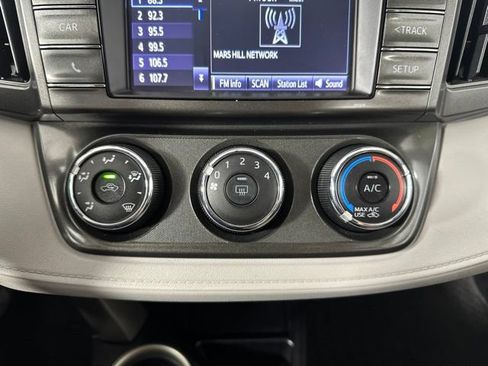 Used 2014 Toyota RAV4 LE AWD/4WD image 19