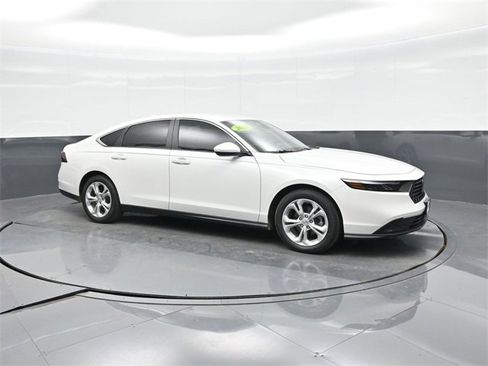 Used 2025 Honda Accord LX image 10