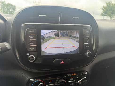 Used 2021 Kia Soul LX FWD image 13