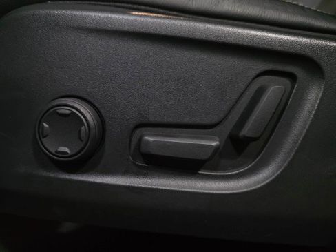 Used 2023 Volvo XC40 B5 Ultimate image 30