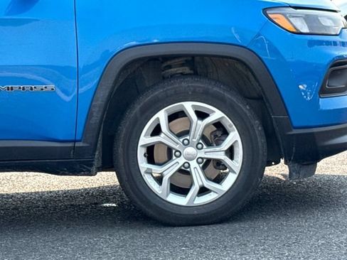 Used 2024 Jeep Compass Latitude AWD/4WD image 7