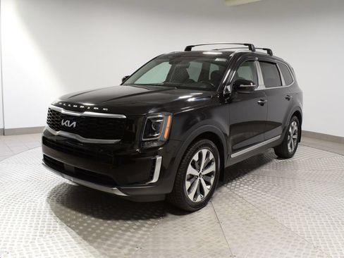 Used 2022 Kia Telluride S FWD image 3