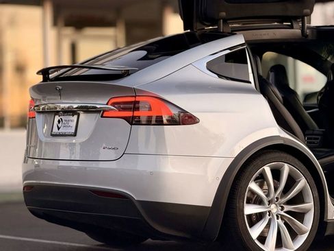 Used 2016 Tesla Model X Performance image 9