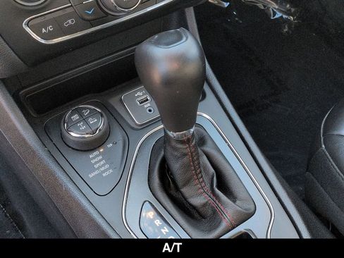 Used 2019 Jeep Cherokee Trailhawk w/ Cold Weather Group image 5