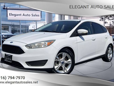 Used 2017 Ford Focus SE FWD image 1