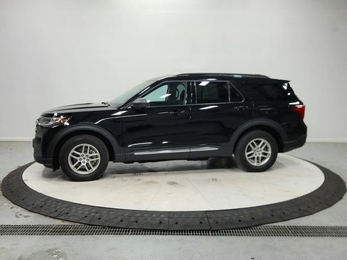 Used 2025 Ford Explorer Active AWD/4WD image 5