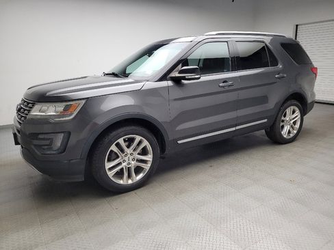 Used 2016 Ford Explorer XLT w/ Equipment Group 202A AWD/4WD image 2