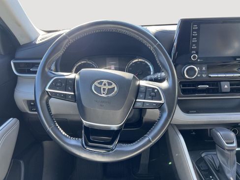 Used 2021 Toyota Highlander LE image 14