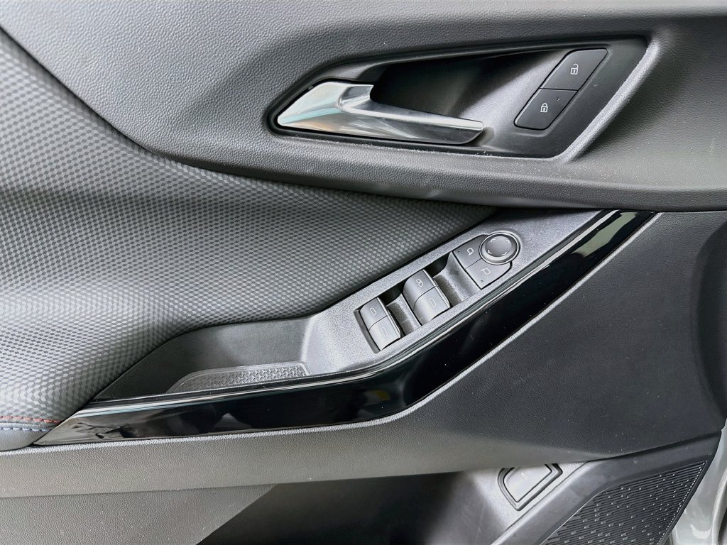 Used 2025 Chevrolet Equinox RS FWD image 18