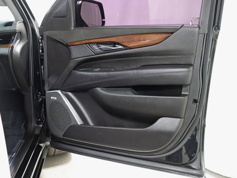 Used 2016 Cadillac Escalade Premium image 37