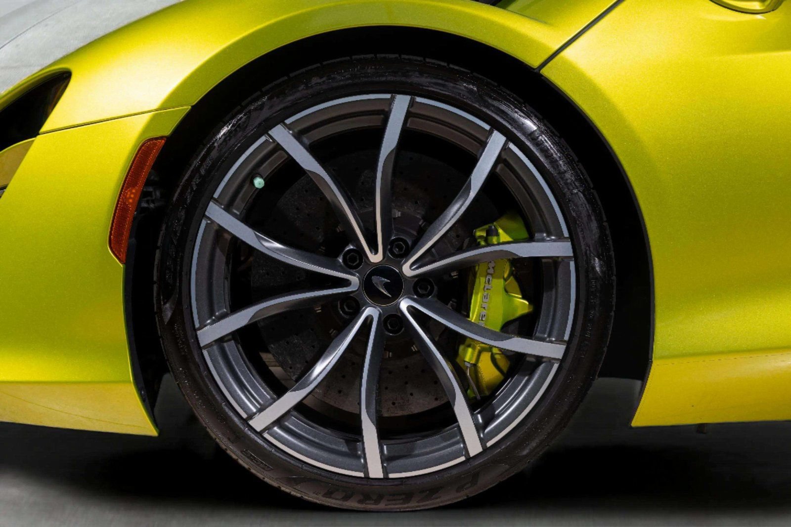 Used 2023 McLaren Artura RWD image 14