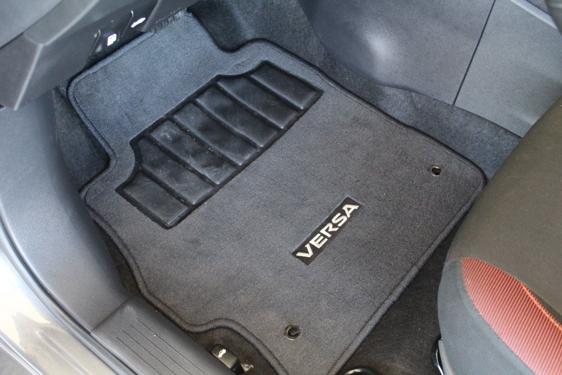 Used 2025 Nissan Versa SR w/ Trunk Package FWD image 34