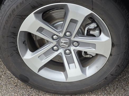 Used 2025 Honda Pilot EX-L image 11