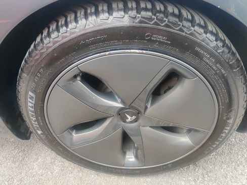 Used 2018 Tesla Model 3 Mid Range image 14