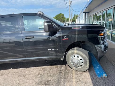 Used 2025 RAM 3500 Big Horn AWD/4WD image 4