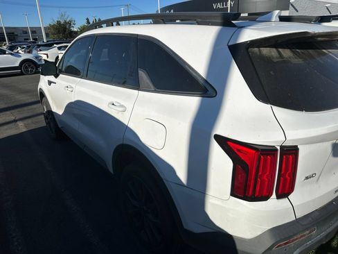 Certified 2022 Kia Sorento SX Prestige AWD/4WD image 6
