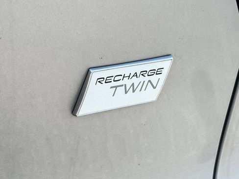 Used 2023 Volvo XC40 Recharge Plus image 3