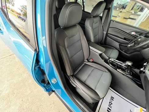 New 2025 Chevrolet Trax LT w/ Sunroof Package image 23