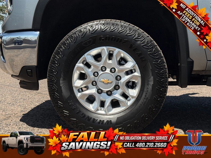 Used 2024 Chevrolet Silverado 2500 LTZ w/ LTZ Convenience Package AWD/4WD image 11