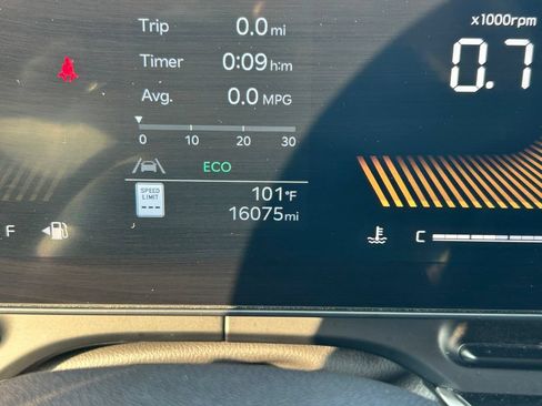Used 2026 Kia Carnival FWD image 33