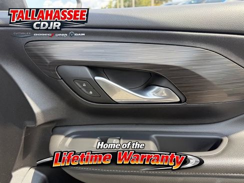 Used 2024 GMC Terrain SLE AWD/4WD image 30